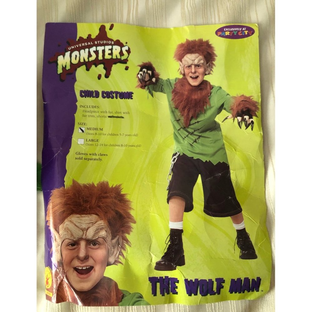Wolf man halloween Costume comes with gloves with claws included